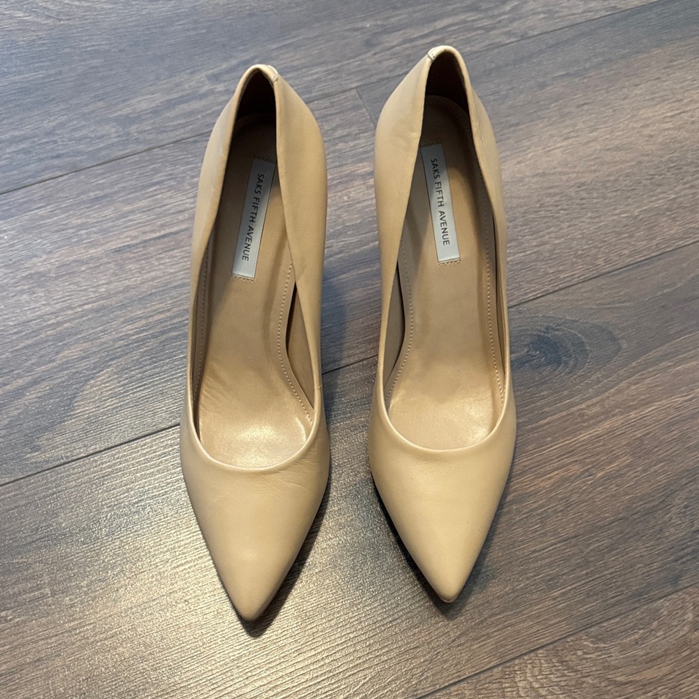 Saks Fifth Avenue Nude Beige Pointed Toe Heels Pumps Size 8.5 Classic Work Offic